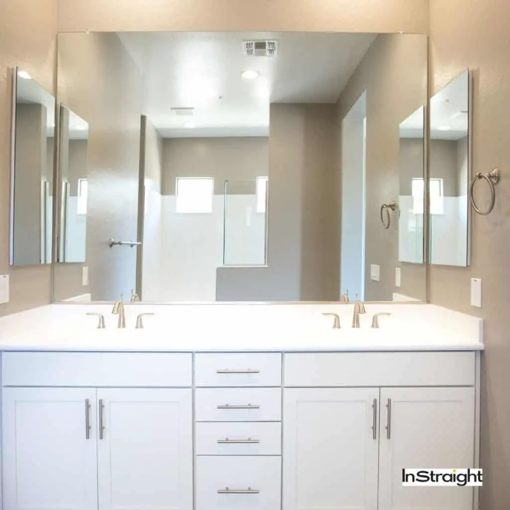 bathroom mirror with good lighting