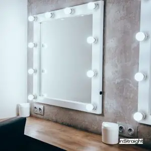 DIY mirror with light bulbs